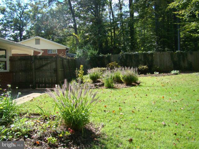 8902 Victoria Road Springfield, VA 22151 - Photo 5 of 15 Exterior (Rear)