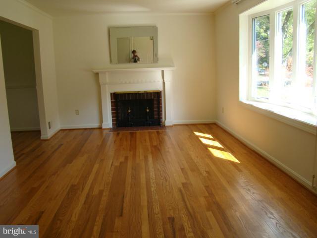 8902 Victoria Road Springfield, VA 22151 - Photo 6 of 15 Living Room