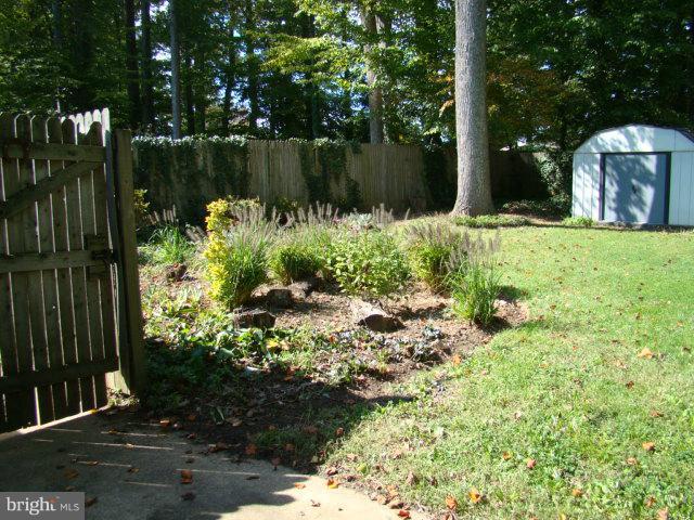 8902 Victoria Road Springfield, VA 22151 - Photo 7 of 15 Exterior (Rear)