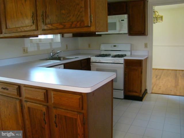 8902 Victoria Road Springfield, VA 22151 - Photo 8 of 15 Kitchen