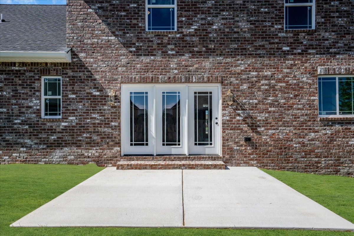 112 Riley Creek Road Tullahoma, TN 37388 - Photo 40 of 54 a front view of a house with a garden