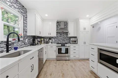 $350,000 | 6709 Northwest Eastside Drive, Kansas City, MO 64152