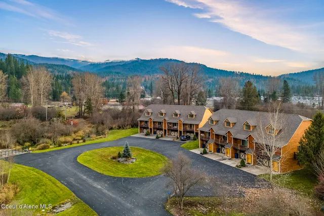 $349,900 | 3 Elsie Peak Court, Unit 3, Pinehurst, ID 83850