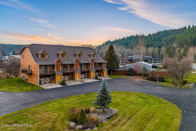 $349,900 | 3 Elsie Peak Court, Unit 3, Pinehurst, ID 83850