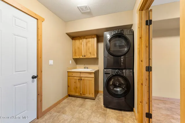 $349,900 | 3 Elsie Peak Court, Unit 3, Pinehurst, ID 83850