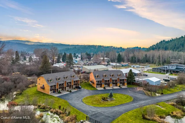 $349,900 | 3 Elsie Peak Court, Unit 3, Pinehurst, ID 83850