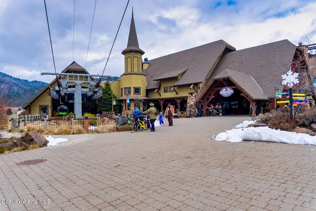 $349,900 | 3 Elsie Peak Court, Unit 3, Pinehurst, ID 83850