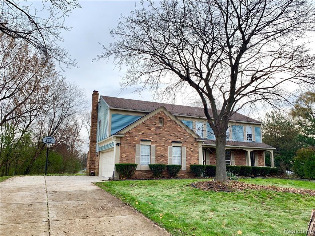36213 Fredericksburg Road Farmington Hills, MI 48331 - Photo 2 of 29