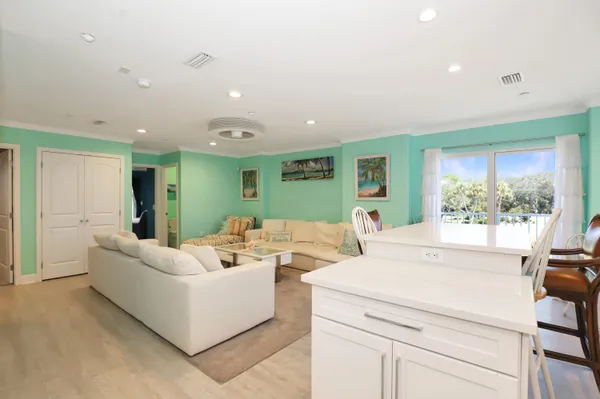 $665,000 | 940 Sound Harbor Circle, Unit 9, Gulf Breeze, FL 32563