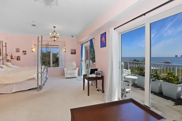 $665,000 | 940 Sound Harbor Circle, Unit 9, Gulf Breeze, FL 32563