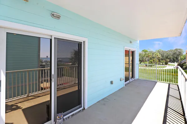 $665,000 | 940 Sound Harbor Circle, Unit 9, Gulf Breeze, FL 32563