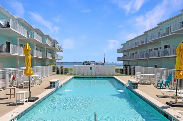 $665,000 | 940 Sound Harbor Circle, Unit 9, Gulf Breeze, FL 32563