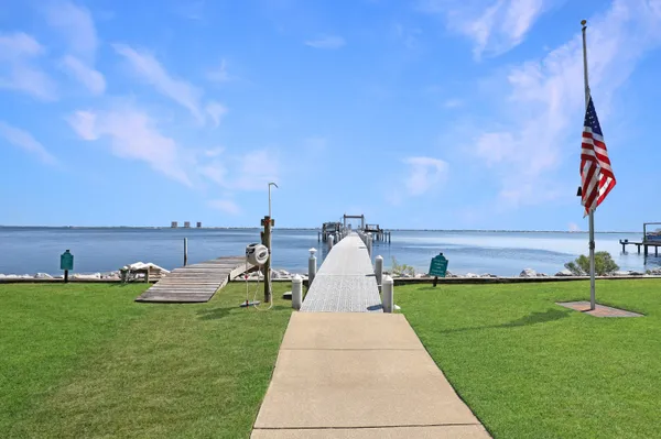 $665,000 | 940 Sound Harbor Circle, Unit 9, Gulf Breeze, FL 32563