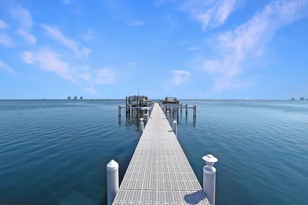 $665,000 | 940 Sound Harbor Circle, Unit 9, Gulf Breeze, FL 32563