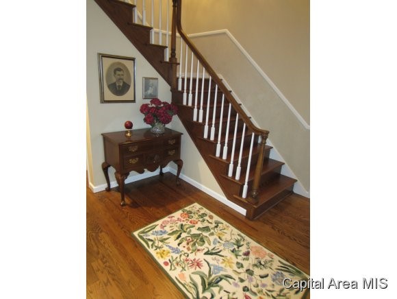 3209 West Point Drive Springfield, IL 62704 - Photo 3 of 19