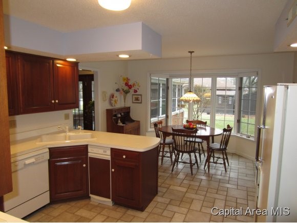 3209 West Point Drive Springfield, IL 62704 - Photo 6 of 19