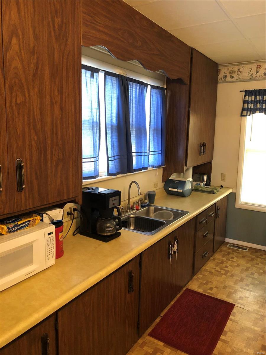 701 Cedar Street Gillespie, IL 62033 - Photo 11 of 20 Gallery Image 11