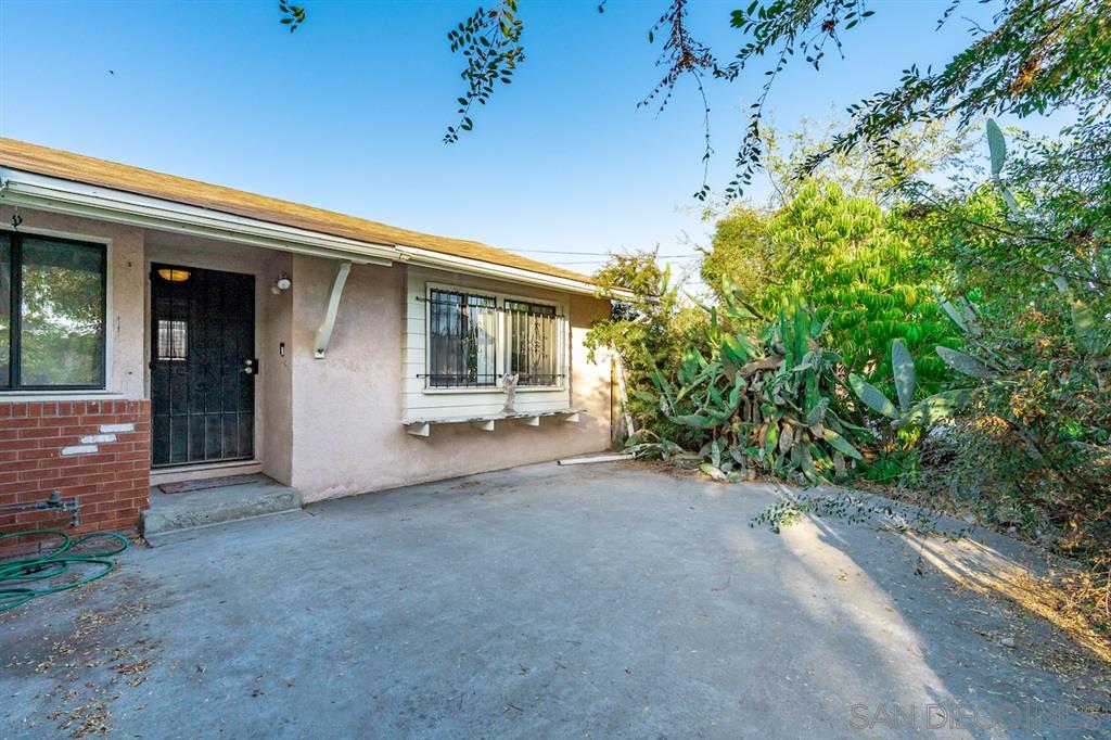 9052 Frederick Street Spring Valley, CA 91977 - Photo 4 of 25 Gallery Image 4