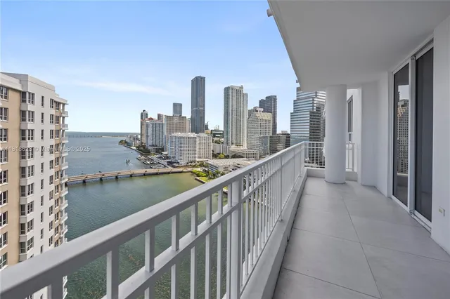 $1,800,000 | 801 Brickell Key Boulevard, Unit 2203, Miami, FL 33131