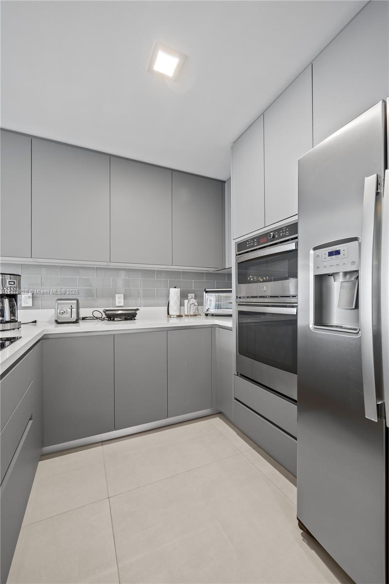 801 Brickell Key Boulevard, Unit 2203 Miami, FL 33131 - Photo 23 of 32