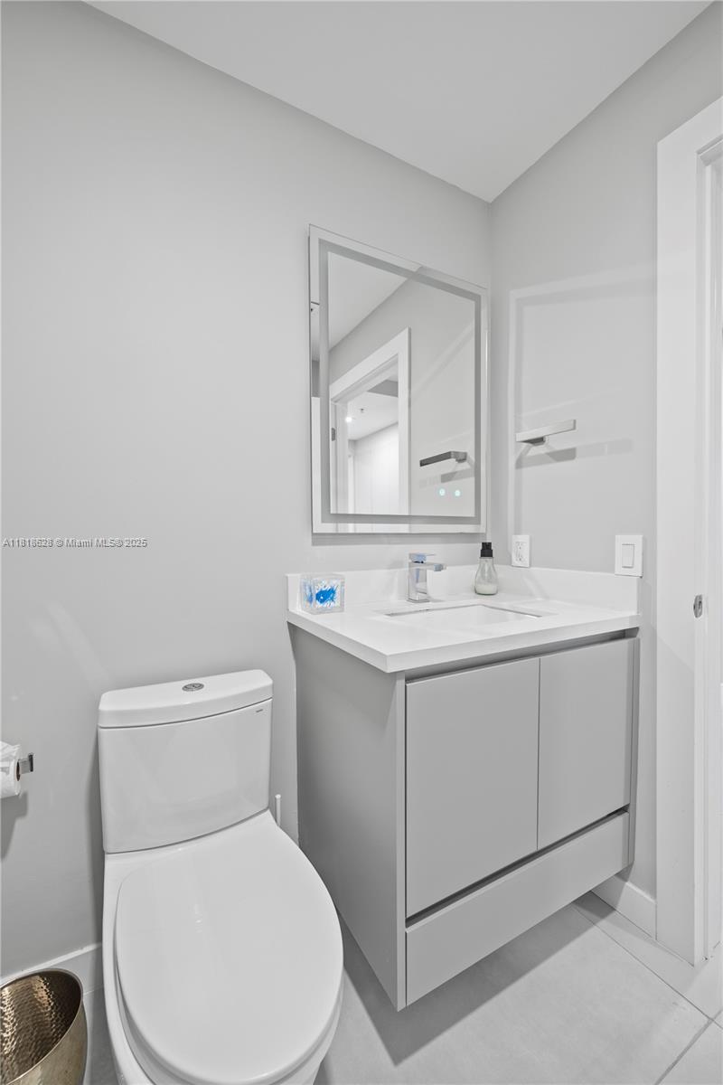 801 Brickell Key Boulevard, Unit 2203 Miami, FL 33131 - Photo 25 of 32