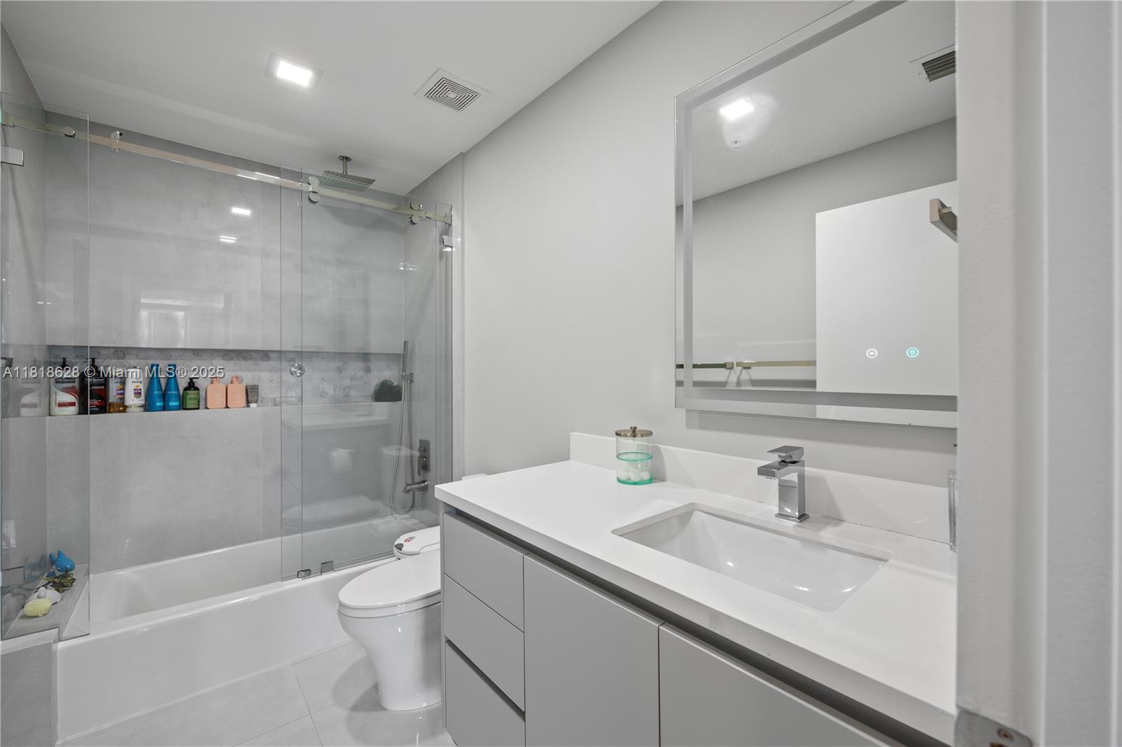 801 Brickell Key Boulevard, Unit 2203 Miami, FL 33131 - Photo 27 of 32