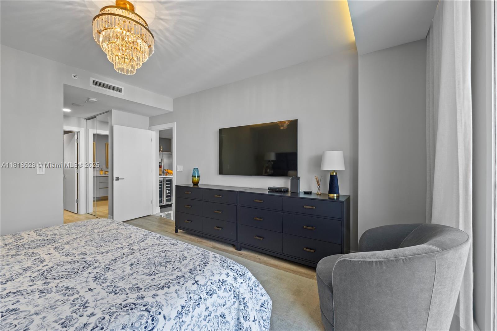 801 Brickell Key Boulevard, Unit 2203 Miami, FL 33131 - Photo 9 of 32