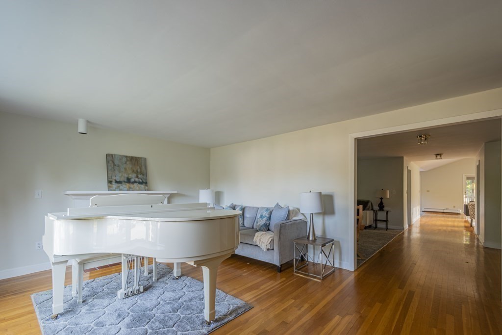 41 Notre Dame Road Bedford, MA 01730 - Photo 7 of 42 Gallery Image 7