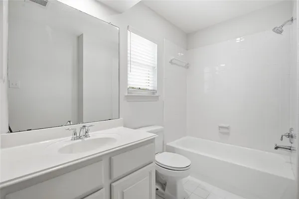 a view of a house with backyard and porch