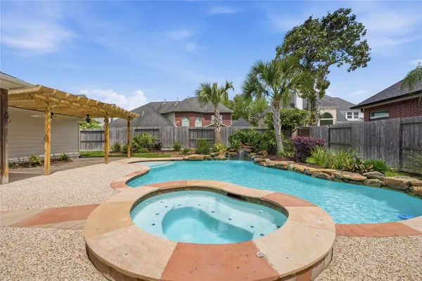 $624,500 | 4415 Towering Oak Court, Houston, TX 77059