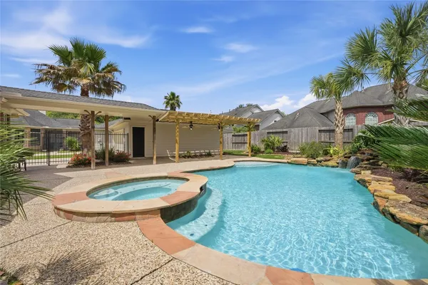 $624,500 | 4415 Towering Oak Court, Houston, TX 77059