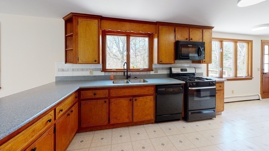 585 School House Road Eastham, MA 02642 - Photo 5 of 28 Gallery Image 5