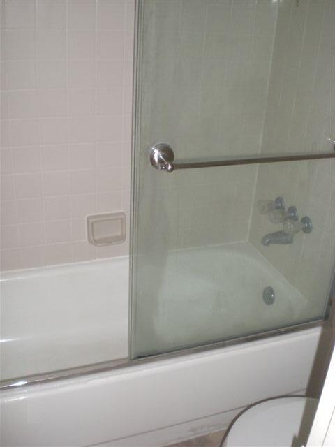 4341 West McNab Road, Unit 29 Pompano Beach, FL 33069 - Photo 9 of 10 a bathroom with a shower and a bathtub