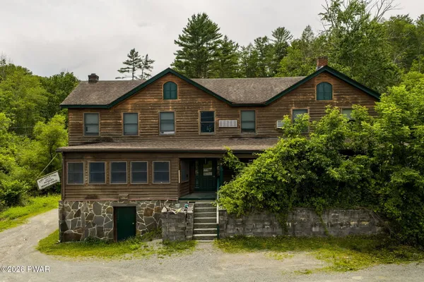 $499,900 | 696 Highway 590, Lackawaxen, PA 18435