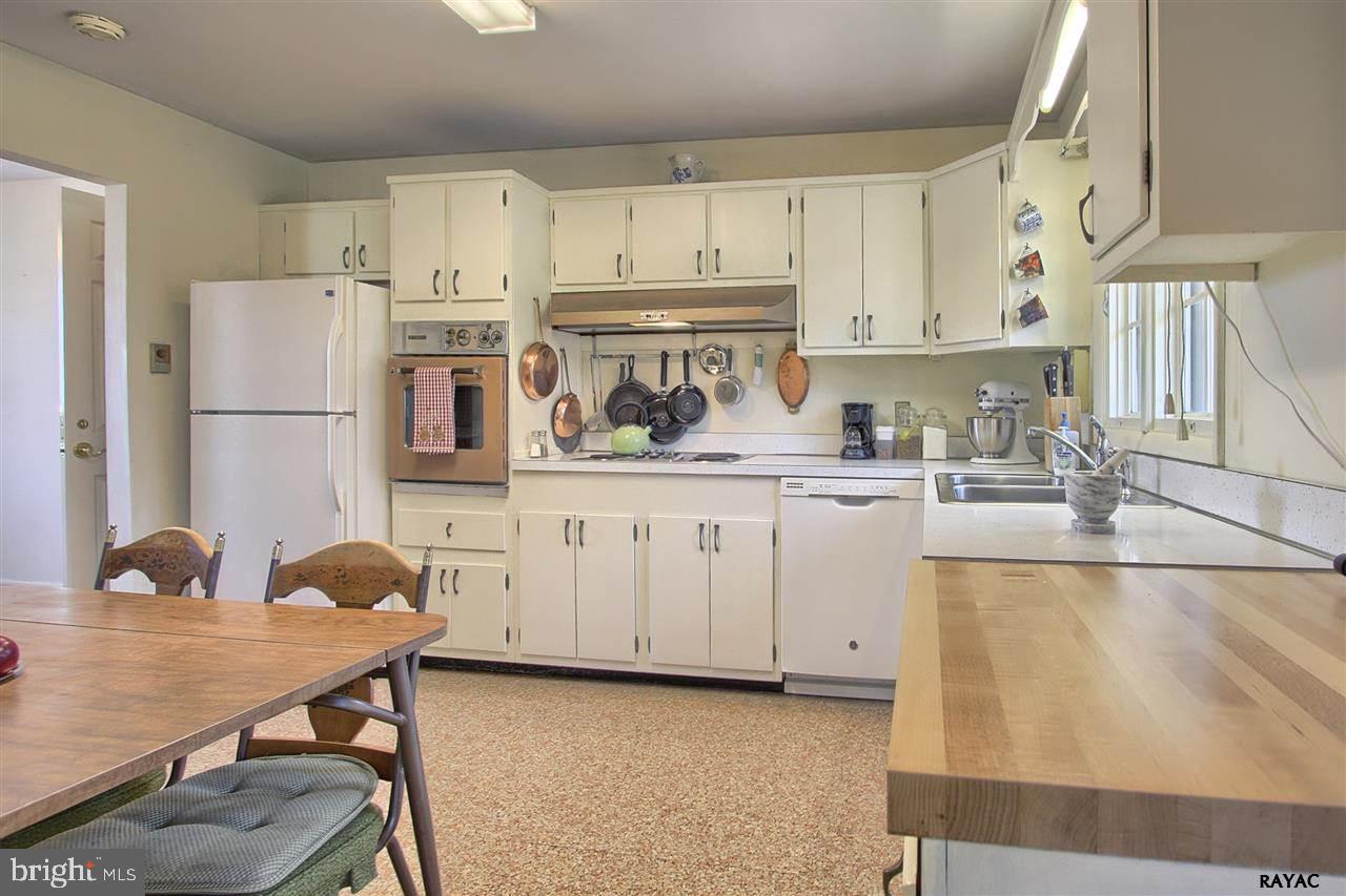 3920 Brownton Road Felton, PA 17322 - Photo 7 of 28