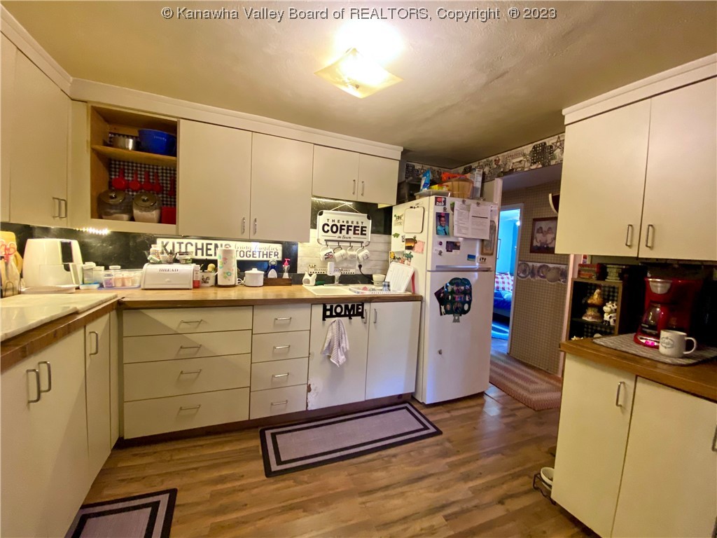 815 Chapel Heights Elkview, WV 25071 - Photo 5 of 14 Gallery Image 5