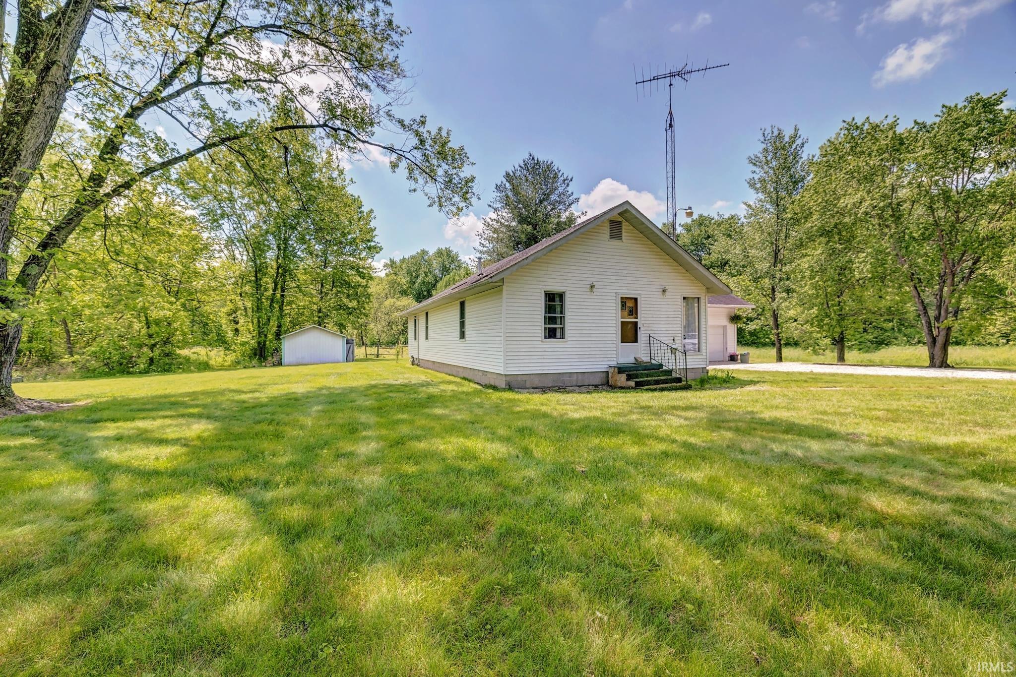 628 Sand Hollar Road Bloomfield, IN 47424 - Photo 3 of 36