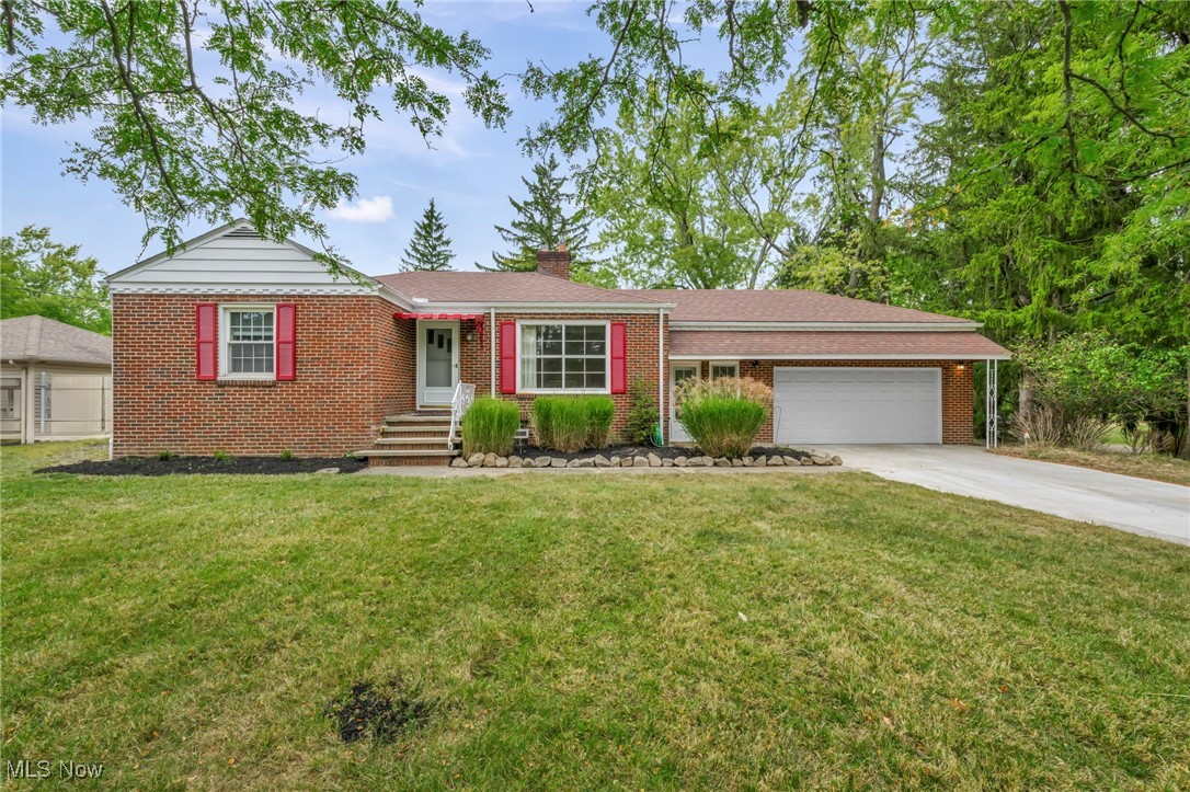 455 East Sprague Road Independence, OH 44131 - Photo 1 of 39 Ranch-style house with a front lawn and a garage