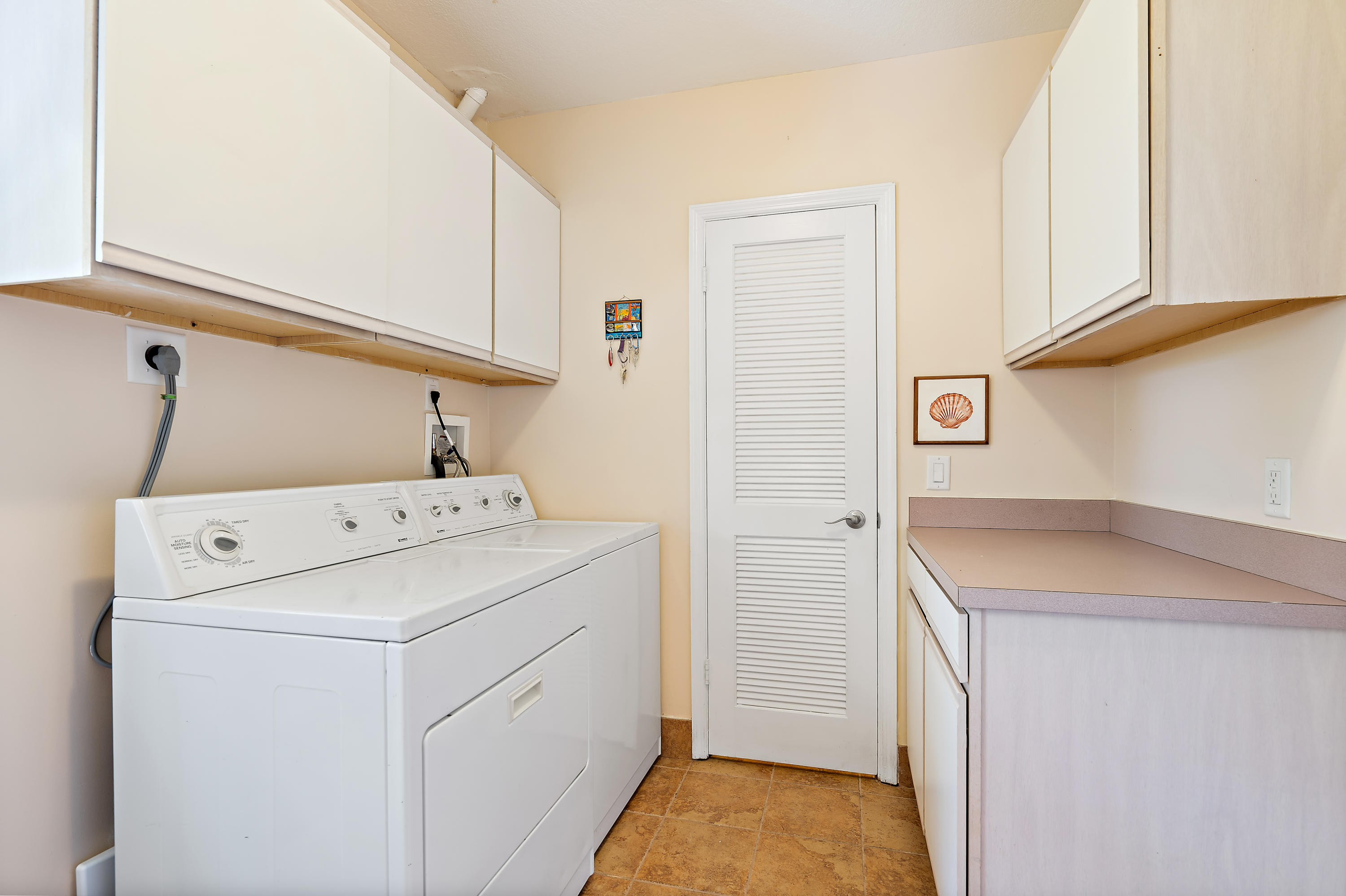 359 Dover Road Tequesta, FL 33469 - Photo 13 of 21 359DoverRdTequestaFLLaundry