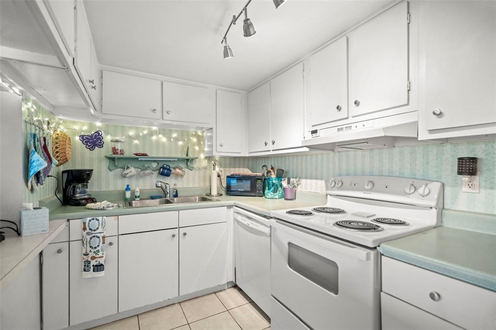 7701 Starkey Road, Unit 443 Seminole, FL 33777 - Photo 10 of 26