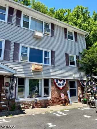 $1,425 | 1 Andrea Drive, Unit 1B, Vernon, NJ 07462