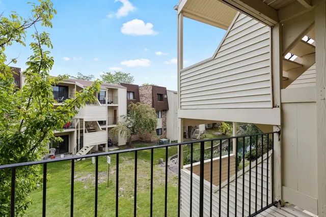 $215,000 | 161 North Waters Edge Drive, Unit 202, Glendale Heights, IL 60139