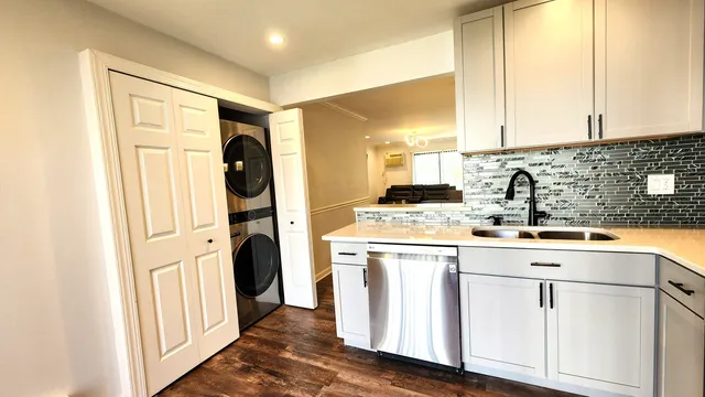 $220,000 | 161 North Waters Edge Drive, Unit 202, Glendale Heights, IL 60139