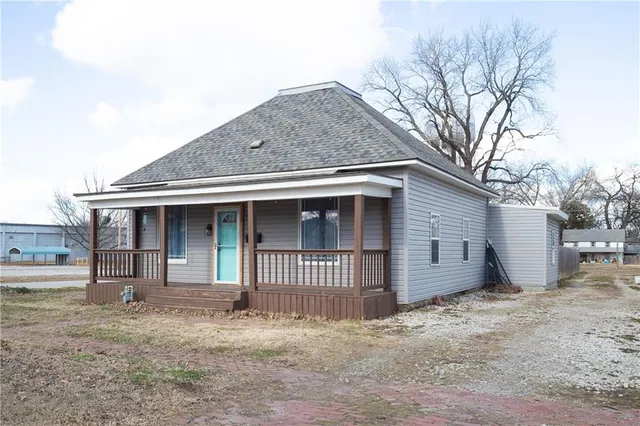$98,000 | 300 East 3rd Street, Cherryvale, KS 67335