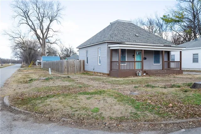 $98,000 | 300 East 3rd Street, Cherryvale, KS 67335