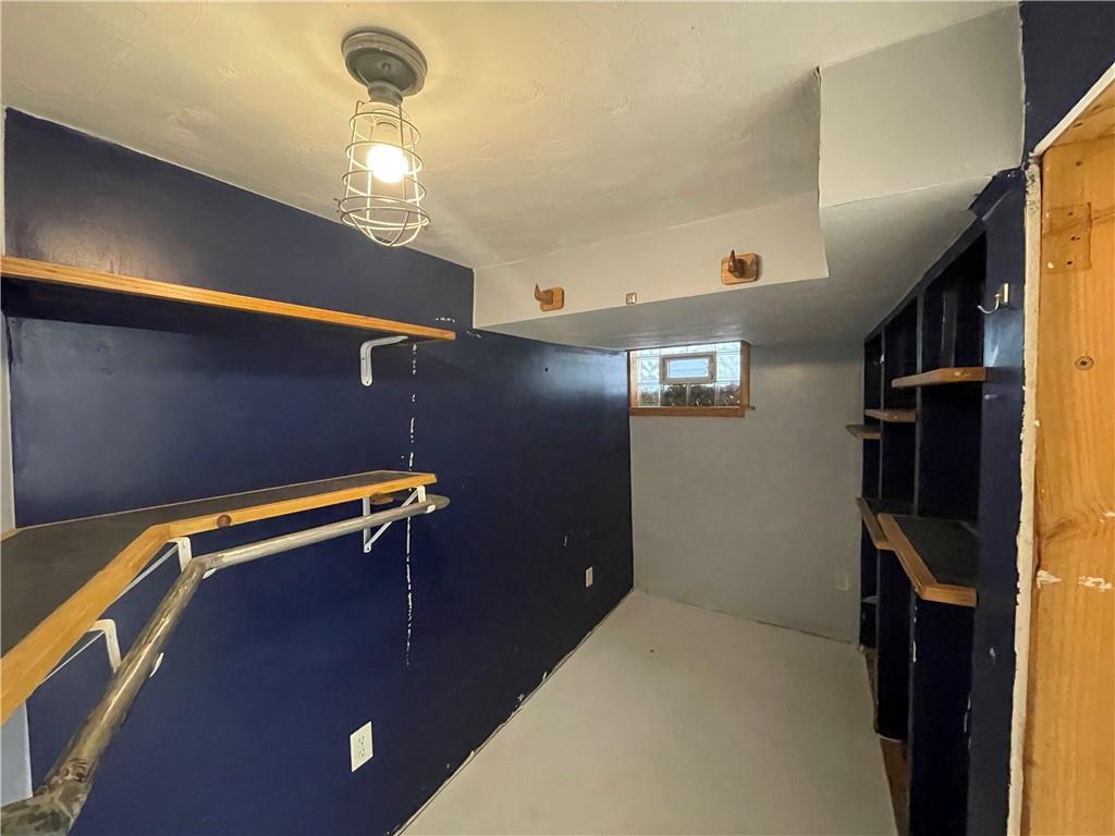 519 North Monroe Street Butler, PA 16001 - Photo 24 of 32 a view of walk in closet