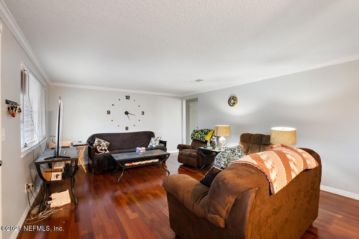 8577 Ruckman Avenue Jacksonville, FL 32221 - Photo 6 of 19 Living Room