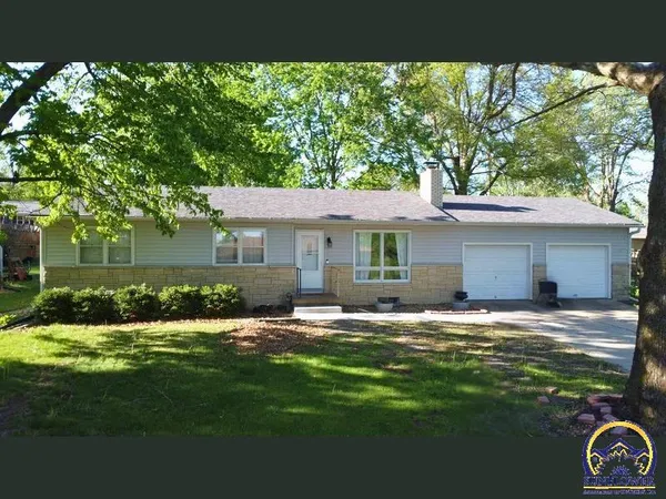 $219,000 | 203 Pawnee Avenue, Hiawatha, KS 66434