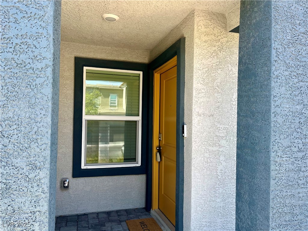 4862 Orchid Rdg Avenue Las Vegas, NV 89141 - Photo 4 of 48 Brand new DR Horton townhome, perfectly situated in the heart of the highly desirable Southwest Las Vegas area. 1412 sq ft, 3-bedroom plus loft, 2.5-bath, 2 car garage home features an open-concept layout w/modern finishes throughout.