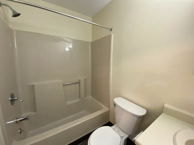 $1,635 | 155 Eastern Avenue, Unit 103, Manchester, NH 03104